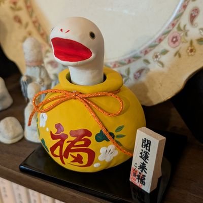 ドールにお洋服作ります。仏像彫刻もします。そして読書中毒です。無心になりたいときは切り絵をします。
若い頃はXのためにバイトしてコンサート行き倒してました。hideちゃんは永遠です！

よろしくお願いしますm(_ _)m♡