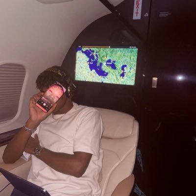 vilret_jwan's profile picture. Political scientist 📚/ Freelancer /Afrofusion🎧/ CR7/ Gamer 🎮/OVO 🦉/Nigerian 🇳🇬
