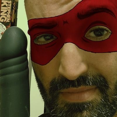Devorador de CINE, sean obras magras o no. Lo mismo me gusta El padrino que Killer Klowns. Colaboro en @entre_pelis y soy un rojo de mierda