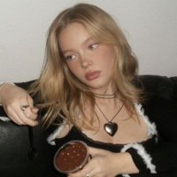 Adela (@vertaik) 's Twitter Profile