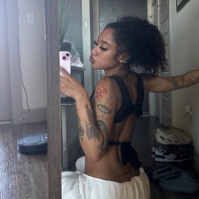 ig: babyegypt.x hacked 5k.. $$explicit pg @jellyfishspamz … I like girls who like girls 👩🏽❤️💋👩🏽🏳️🌈 https://t.co/uFO6xBCmbA