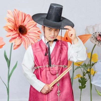 A Korean Singer Song Drummer. From @RoosterRide, @thebandacot @wearenicelegs . Born Kyoto still Korean