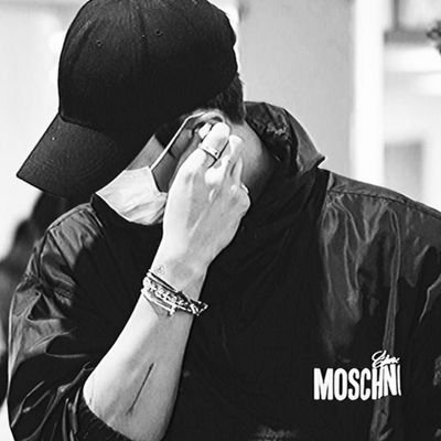 ﹙ ⁦#⃟⁩𝐔𝐍𝐑𝐄𝐀𝐋, 𝐌𝐂𝐌𝐗𝐂𝐈𝐈。﹚﹟ He really loves to play an instruments, The guy who has mesmerizing visual ever : 𝐏𝐚𝐫𝐤 𝐂𝐡𝐚𝐧𝐲𝐞𝐨𝐥.