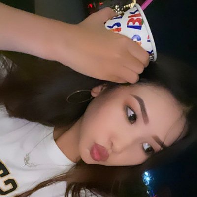 Emili45Lin's profile picture. No Bots ⛔️No Porn ⛔️will be blocked ⛔️
Professional Fashion Designer, living the American Dream🌺