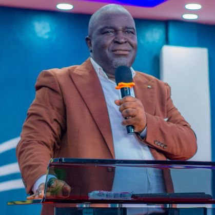 Prophète , visionnaire et représentant légal de la communauté apostolique pour la Restauration (C.A.R - MISSION)
Marié à Salima Bwanakawa Rachel.