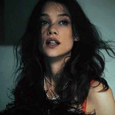 LiAwALkeR_'s profile picture. Moon Pie con la testa tra le stelle.