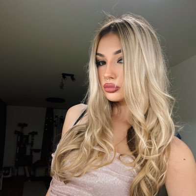 megapenisovec's profile picture. 