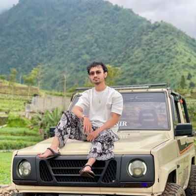 romayzz's profile picture. 