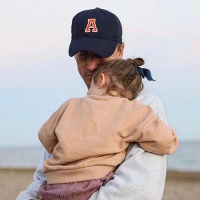 EIIIDLAFI's profile picture. يارب لاأؤذِي وأؤذَى.