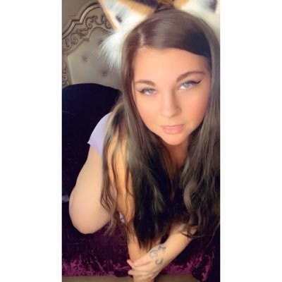Welcome 🤗 to my page🧚 .Thx for checking me out!! Looking for connections! wanna see all of me!? Click my Beacons🙏 read my NewNovel! plz! on the beacons!