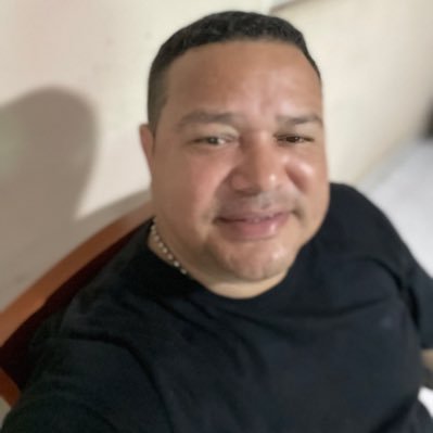 Vallenato de corazón, alegre, dinámico, emprendedor, folclorista, buen amigo..
!!Oh, cuánto amo yo tu ley! Todo el día es ella mi meditación. Salmo 119:97