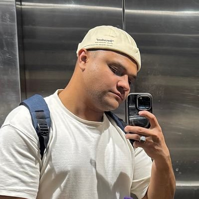 Mohamed42213932's profile picture. Hurghada🏖 صلي علي الحبيب ﷺ ♥️ (#JFT20)(عمرو حسين ،يوسف محي)Zamalek🇦🇹🏹madrid❤👑⚽️ Mounir the king ❤