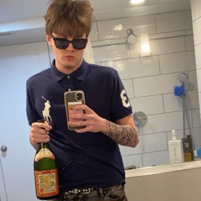 21| Not your average white boy. Dm for menu💸🍆 | I do collabs and meetups