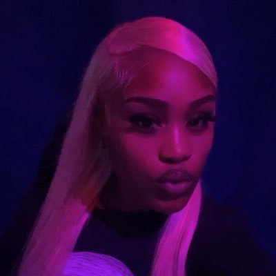 therealjchanell's profile picture. Trying too see the good in her 🫣