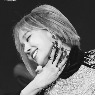 yeahitsnice's profile picture. 지민이 애리 민정이 닝이                                            Ig: https://t.co/JDJ7Z2N809