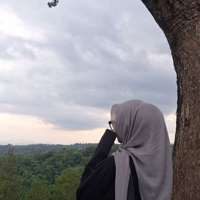 _rhistyadirs's profile picture. 