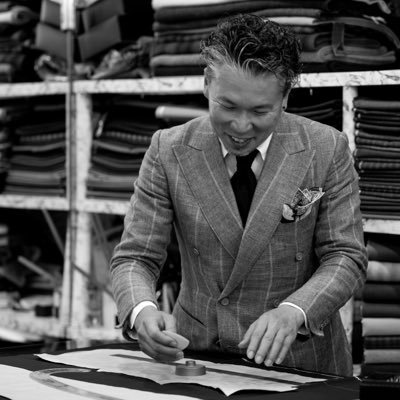 QUATTRO abito 代表(1933年創業の三代目テーラー) |株式会社abito代表取締役 | 年間生産数100着限定のフルオーダー | メンズ・レディースのイージーオーダーも展開 | 東京・福岡で毎月オーダー会開催 | 貴方を輝かせる着こなしポイント教えます