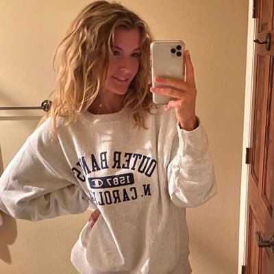 Dana12432's profile picture. 