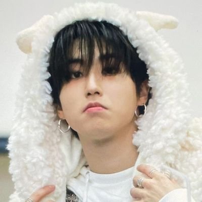 neptttun3's profile picture. (⁠ ⁠◜⁠‿⁠◝⁠ ⁠)⁠♡ skz is love.