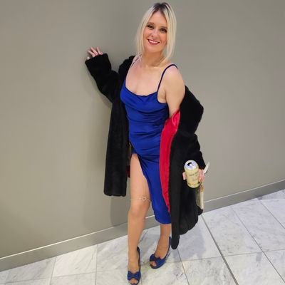 18+ page 😈🥵🤭 Adult EntertainerXXX/Exotic Pole Dancer/Cat & Dog Mom 🐈 🐕. Prefer to tan naked 😜 🍑🍒 & I enjoy visiting nudist resorts .. 🚫tan lines 😘😘