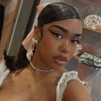 ManiNoir's profile picture. (they/want/me) ♡₊˚ 🦢⟡ ˎˊ˗🎀