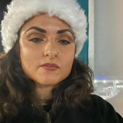 worst_bi's profile picture. i’m @row_zuh but elon won’t give me my account back