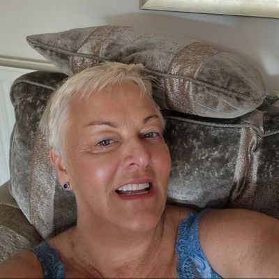 helencos's profile picture. just enjoying life 🌻