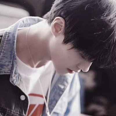 snow9808's profile picture. 风虽大，都绕过我灵魂