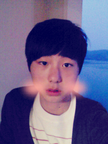 Hello, I was born in Korea. I am 19 years old, I love football, professional football team Arsenal. Once a gooner Always a gooner