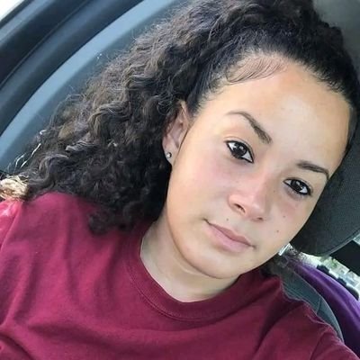 KimCastro378637's profile picture. 