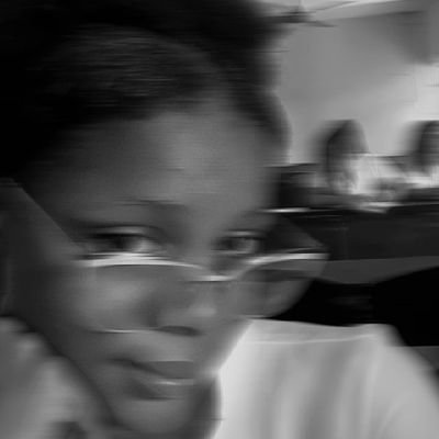 Ruth_Ezeyy's profile picture. med student 🩺 Avid bibliophile 🦋