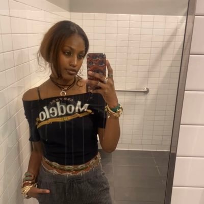 Tú madre. #FREEPALESTINE🇵🇸 #FREECONGO🇨🇩#FREESUDAN🇸🇸#blacklivesmatter✨I smell like coconut and neroli and I don't get enough sleep✨n my armpits r fuzzy 😉