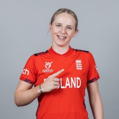 erinthomas_6's profile picture. Professional Cricketer for @YorkshireCCC 💙
