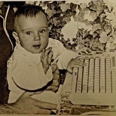 Zhur_Ben_Co's profile picture. сістейнабіліті пропагандистка агресивна стендап артистка