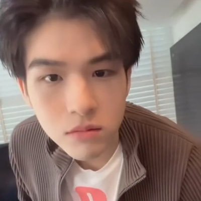 เลี้ยงแงวดำก่ะม๋าอ้วม🫳🏻🫳🏻 𖠵 @Hirunkit_ ( 🐈⬛ ) @skywongraveee ( 🐶 ) , มะม๊าอ้วม🫸🏼⭐️🫷🏼
