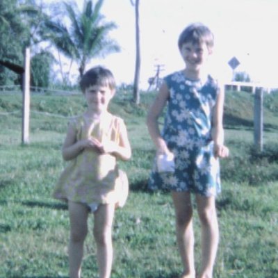 Author of 'Paradise Lost? Early childhood memories of growing up in Thailand'
Born in Thailand, live in England.
Enjoy gin, bike rides, sometimes together.