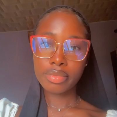 Business enthusiasts💯 Fashion content creator 👓 AFC⚽️❤️ Football Analyst