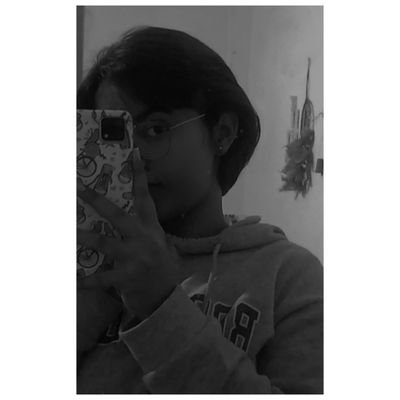 kaushiki__s's profile picture. Confused and tryna figure out why? 🤔