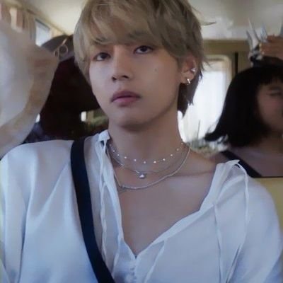 I wish u would luv me again, no i dnt want nbdy else~
@thv :태 • 30.12/01-kth ♡ 🫀🖇️
𝟵𝟱' 태형 • all love for 𝙫𝙖𝙣𝙩𝙚.🕊️
Taenophile⁷ ; Bts healed me. ~사랑해요~