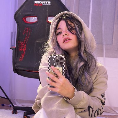 addicted to anime 🇯🇵
gaming 🎮
content creator 👾
see more of me 👇🏼