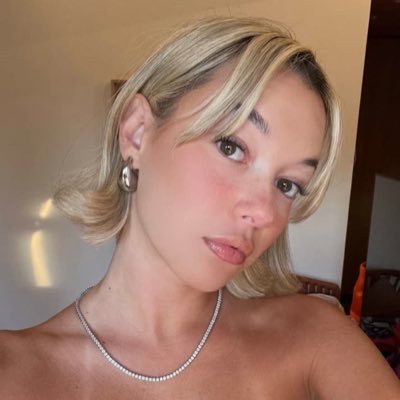 amandagarcia_20's profile picture. Don’t believe everything you think