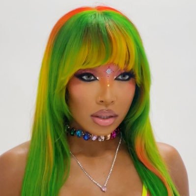 an alien stuck on Earth ….My new single “MAC N CHEESE” OUT NOW !!! 💚🛸👽