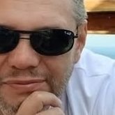 Não me leve a sério, não tenho certezas, tenho duvidas enormes e inquietantes, no fim, só mais um solitário pouco conhecido.