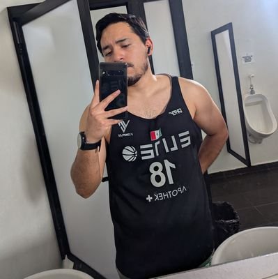 Dahyuneee7's profile picture. Yo seguiré pensandote en la tierra aunque te vea en Neptuno.