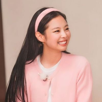 chatsalvatore's profile picture. — assistindo miraculous com a jisoo.