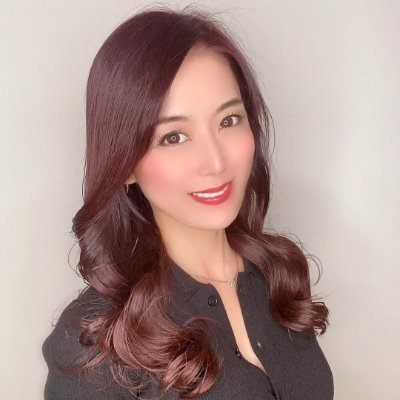 LisaChena's profile picture. 🇺🇸 🇺🇸 🇺🇸 Clothing |Fashion |Designer |Single |Investor |Singapore |Golf, TSMC, Technology Stocks, Yearning for a Better Life