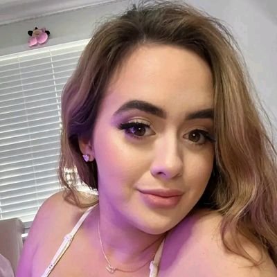 veronica_r95787's profile picture. I am an honest and good christian who loves being surrounded by family, friends and holidays. I am ready for a serious relationship and I really look forward to