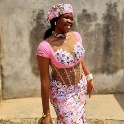 LorlahKushimo__'s profile picture. A Child of God|| Jewelry vendor💎|| Make-up artist💄 IG page: @dazzl_ewithlorlah|| Fashion enthusiast|| Chelsea FC||
Email: oluwadamilolakushimo09@gmail.com