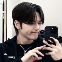 lara (@wyrated) 's Twitter Profile