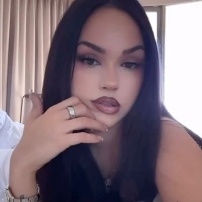 that one bitch who’s never gonna shut up abt Maggie Lindemann or Matthew Lillard